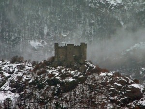 neve nebbie e castello