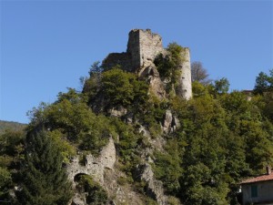 i resti del castello dei Marchesi di Ceva….