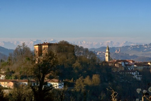 Piea - Sui 'bricchi' del Monferrato