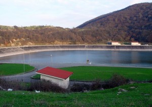 Energia potenziale. Monte Cesima : bacino superiore della centrale idroelettrica a pompaggio  di Presenzano.