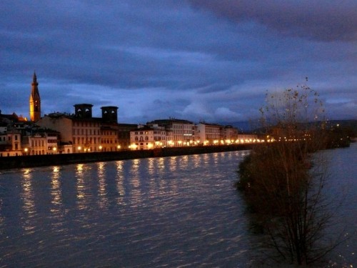 Firenze - Arno minaccioso nel crupuscolo...