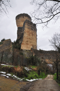 le rovine della rocca conti guidi