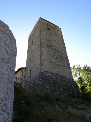 Valtopina - Torre del Castello del Poggio Valtopina - Torre del Castello del Poggio