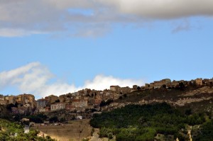Enna, dal quartiere di Porta Pisciotto verso il centro storico.