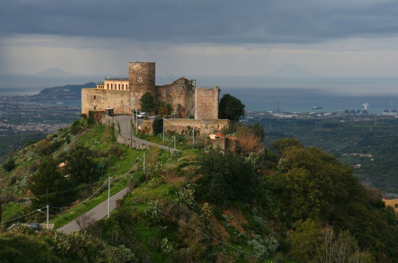 ''il castello sulla valle del mela'' - Santa Lucia del Mela