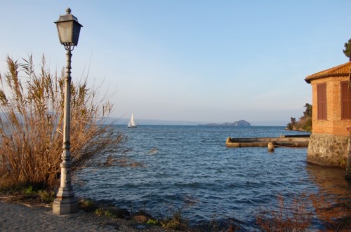 Capodimonte - Capodimonte, l' isola Bisentina vista dal porto - il rientro !