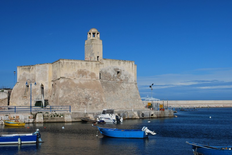 ''dal castello di Villanova io prendo la barca gialla, e tu?'' - Ostuni