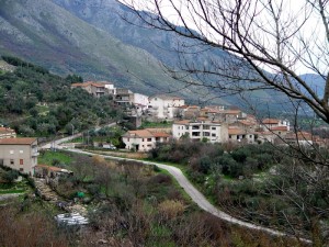 …prima una salita, poi una curva  a sinistra  ed infine, in fondo a destra ! - Ceppagna , frazione di Venafro.