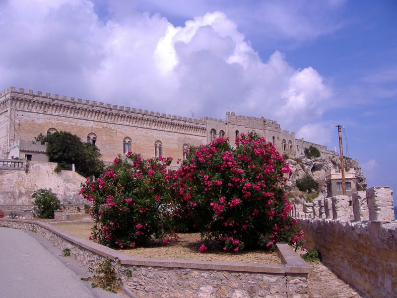 ''Pianosa, palazzo tra le nuvole'' - Campo nell'Elba