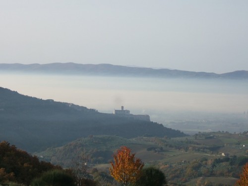 Assisi - ASSISI SOTTO LA NEBBIA
