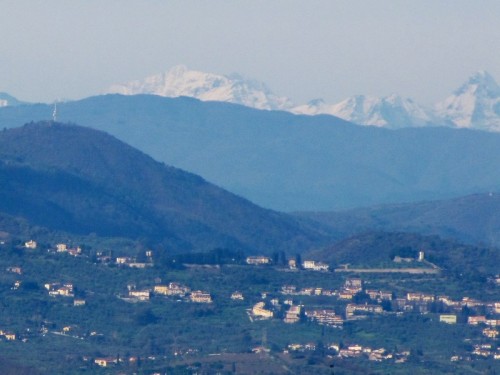 Carmignano - Carmignano, la Rocca e le Alpi Apuane
