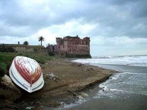 Signori Principi,siamo in tempi di crisi, ma con un castello così, dovreste avere almeno un galeone!