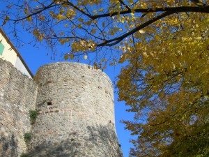 Un torrione in cornice autunnale
