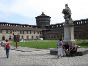 per quanto riguarda le persone, i vigili mi hanno detto che non era possibile l’evacuazione, essendo un luogo aperto al pubblico!