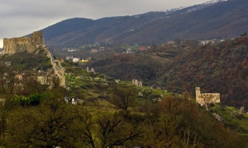 Brienza - Castello Caracciolo e le mura di cinta