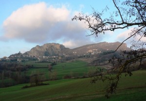 Il Monte Aquilone e Perticara al tramonto