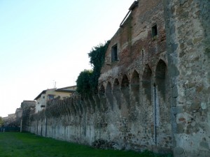 Le mura di Lastra