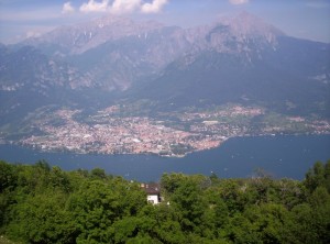 Mandello del Lario visto da Barni