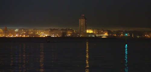 Nettuno - Grattacielo e luci sul mare
