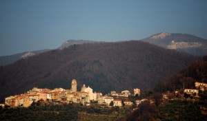 il borgo al tramonto