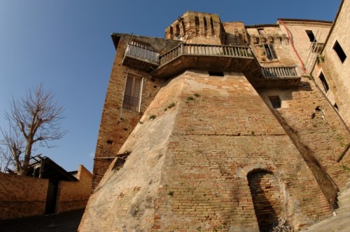 Monsampolo del Tronto - monsampaolo....olio bollente o baci....chissà... Monsampolo del Tronto - monsampaolo....olio bollente o baci....chissà...