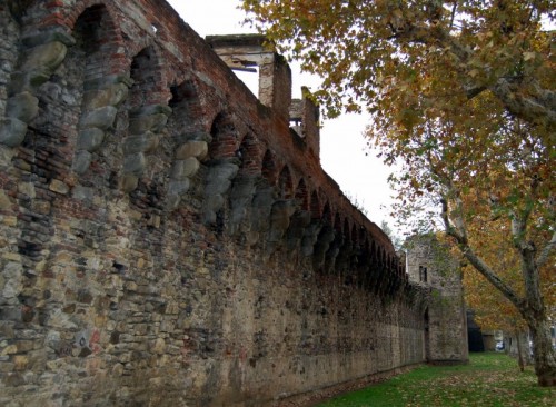 Lastra a Signa - Le mura di Lastra a Signa Lastra a Signa - Le mura di Lastra a Signa