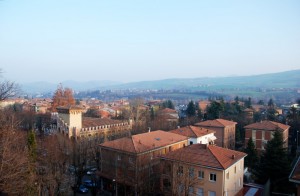 Dalla piazzetta guardo in giu’