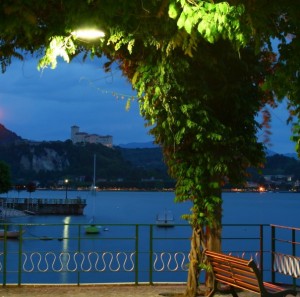 Castello sopra al lago.