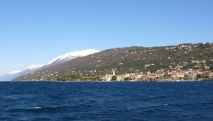 Torri del Benaco e il Monte Baldo
