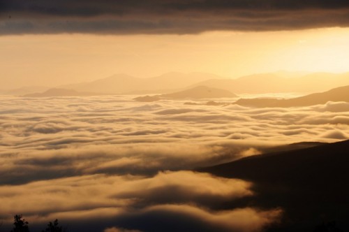 Bardi - Panoramica valtaro  tramonto con nebbia