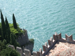 Dal castello uno sguardo sul lago.