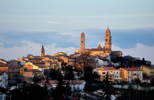 Orciano di Pesaro - si staglia Orciano di Pesaro - si staglia