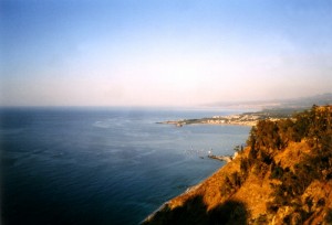 Da Taormina si dominano i giardini.