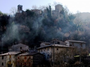 vecchie case sul Solano ed il borgo del castello