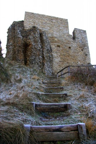 Pietrarubbia - La scala che porta alla Torre Pietrarubbia - La scala che porta alla Torre
