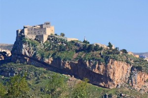 Castello di Caccamo sul costone roccioso