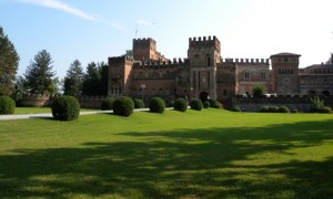 Castello San Lorenzo De’ Picenardi, veduta lato sx