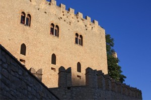 Castello di Caccamo - bifore, monofore e caditoie