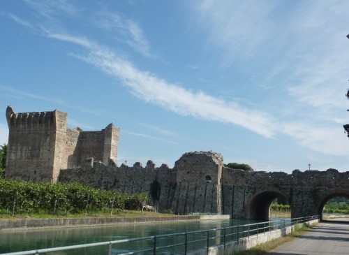 Valeggio sul Mincio - La Diga fortificata...... Borghetto Valeggio sul Mincio - La Diga fortificata...... Borghetto