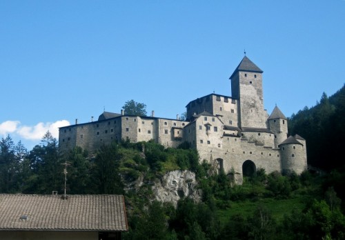 Campo Tures - l'infelice Margherita si aggira nel castello di Tures Campo Tures - l'infelice Margherita si aggira nel castello di Tures