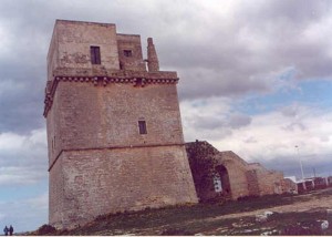 La Torre Columena nell’omonimo borgo marino
