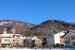 i tetti,la chiesa e il castello di Rossana