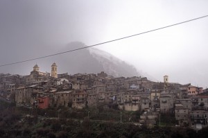 il paese presto si inbiancherà … Nevica!