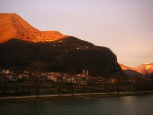 Spunta il sole sul monte