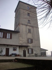 abbraccio infinito tra la torre e i suoi vicini!