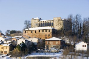 Il castello di Tassarolo all’alba.