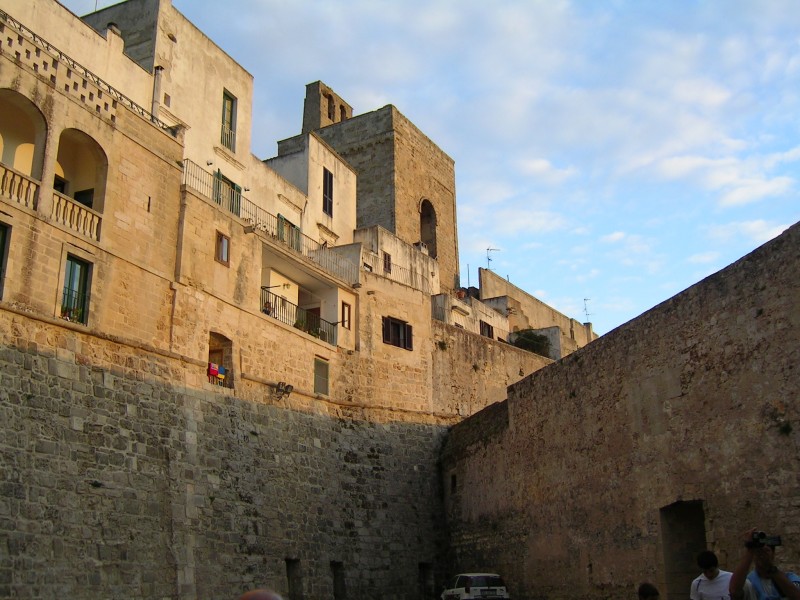 ''Tra le mura del castello'' - Otranto