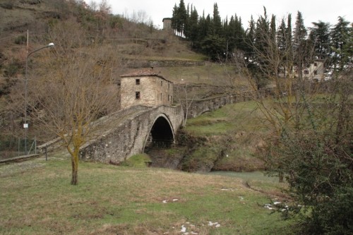 Santa Sofia - Ponte di pietre a Biserno Santa Sofia - Ponte di pietre a Biserno