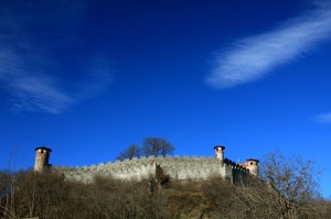 le mura del castello di Pavone