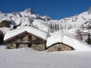 Baite sprofondate nella neve